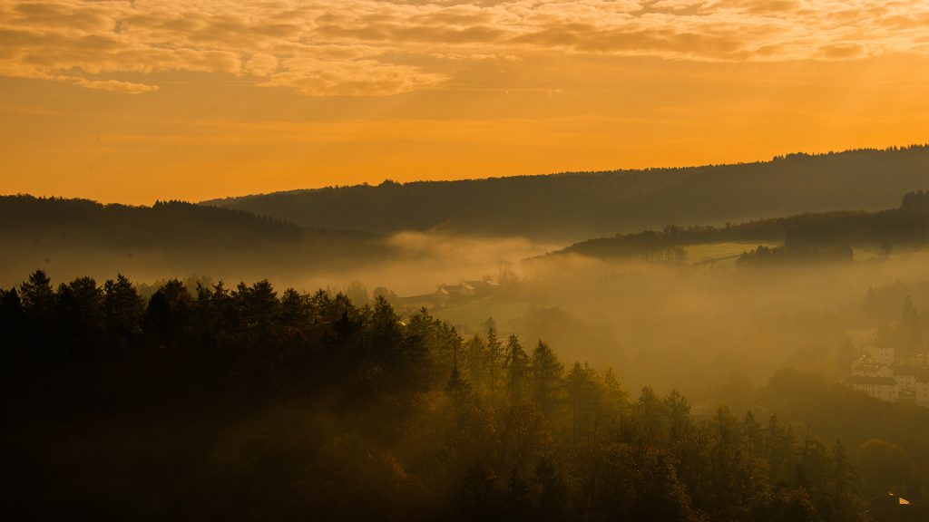 landscape photo with morning mist around Bouillon, Belgium.
autumn landscape photography tips