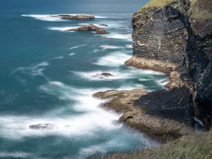 long exposure landscape photo of the corwall coast