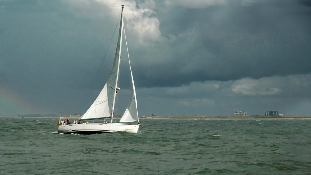 seascape photo of a sailing yacht rule of thirds